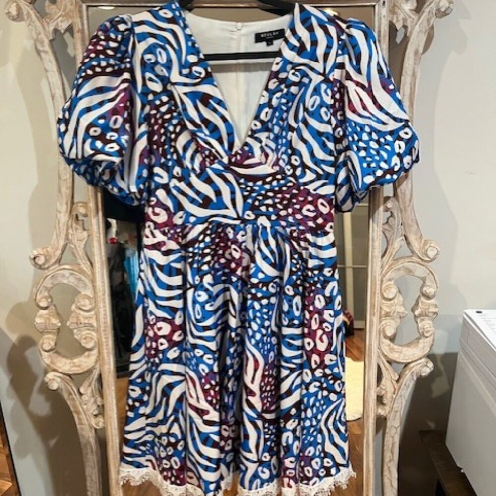 BEULAH WOMEN'S SHORT PUFF SLEEVE V-NECK MULTI PRINT MINI DRESS